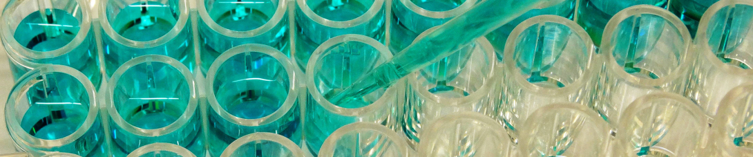 Adding fluid to a well using a pipette tip